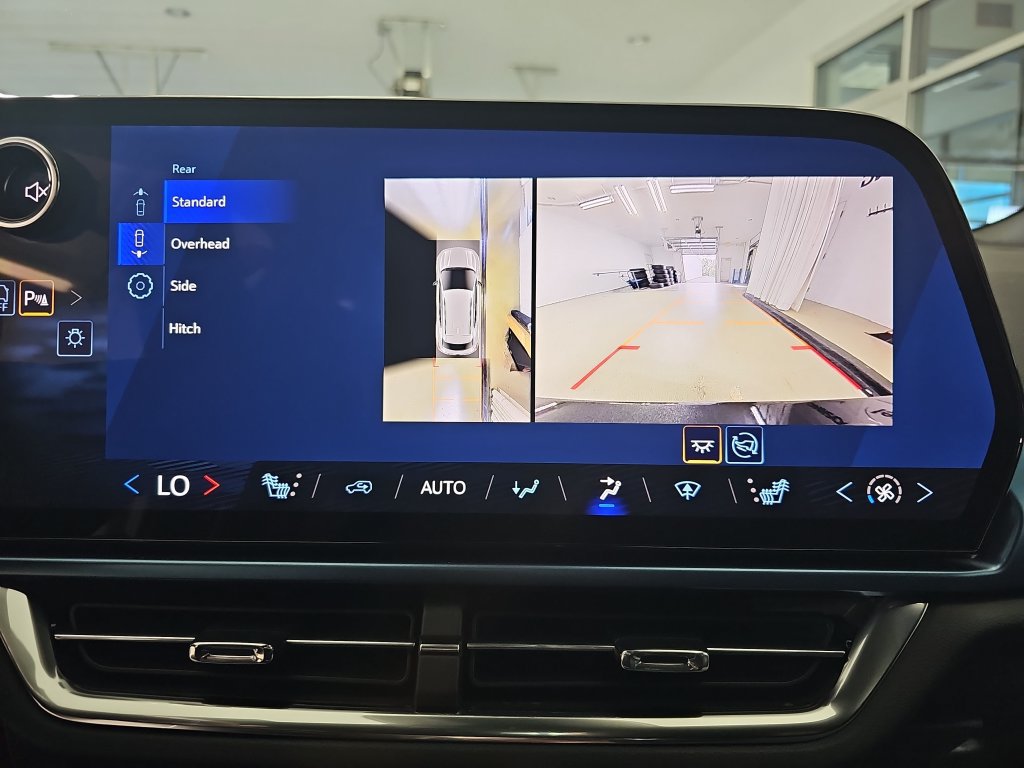 Certified 2024 Chevrolet Equinox EV LT AWD/4WD image 30