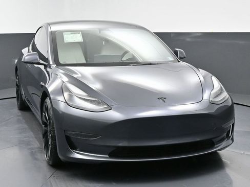 Used 2023 Tesla Model 3 Performance image 3