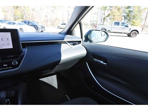 Used 2025 Toyota Corolla SE image 8