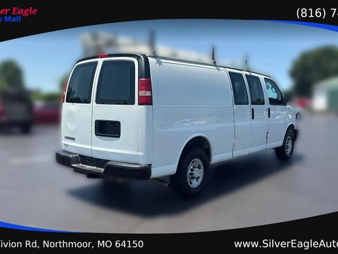 Used 2014 Chevrolet Express 2500 Extended RWD image 5
