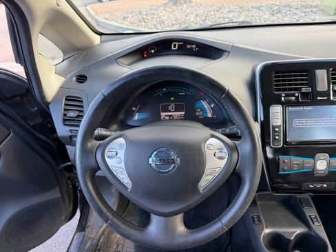 Used 2015 Nissan Leaf SL image 19