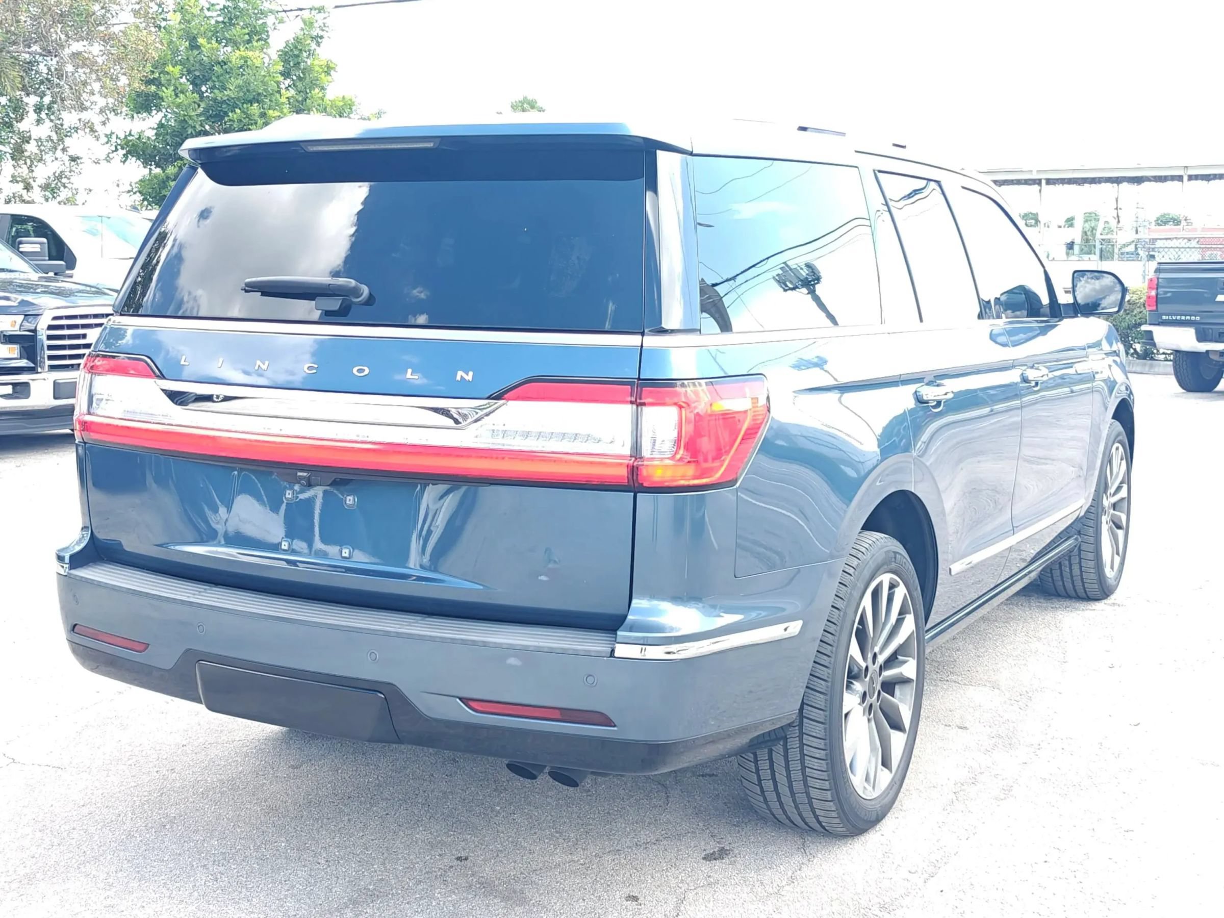 Used 2019 Lincoln Navigator Select RWD image 7