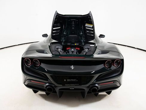 Certified 2022 Ferrari F8 Tributo RWD image 32