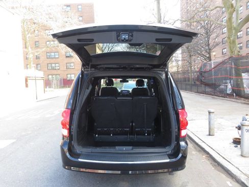 Used 2018 Dodge Grand Caravan GT image 22