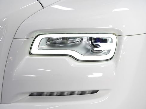 Used 2017 Rolls-Royce Dawn RWD image 13