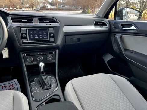 Used 2020 Volkswagen Tiguan S image 31