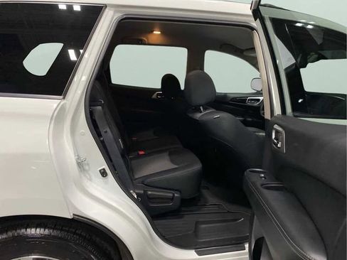 Used 2018 Nissan Pathfinder S image 27