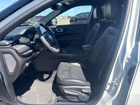 Used 2025 Jeep Compass Trailhawk AWD/4WD image 24