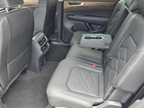 Certified 2025 Volkswagen Atlas SE FWD image 13