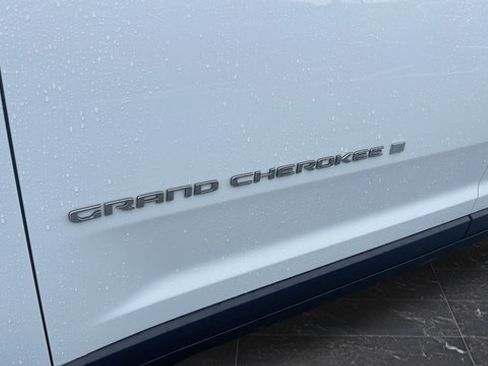 Used 2022 Jeep Grand Cherokee L Laredo w/ Luxury Tech Group I AWD/4WD image 38