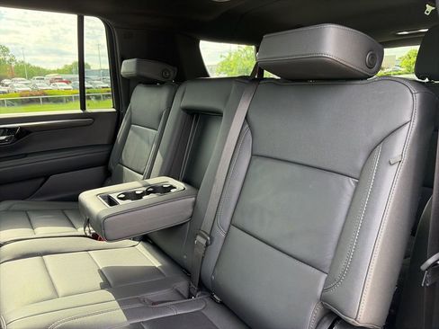 Used 2025 Chevrolet Suburban Z71 AWD/4WD image 48