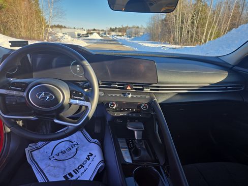 Used 2023 Hyundai Elantra SEL w/ Convenience Package image 18