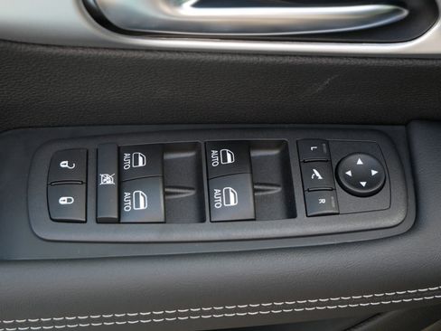 New 2026 Chrysler Pacifica Limited w/ S Appearance Package image 13