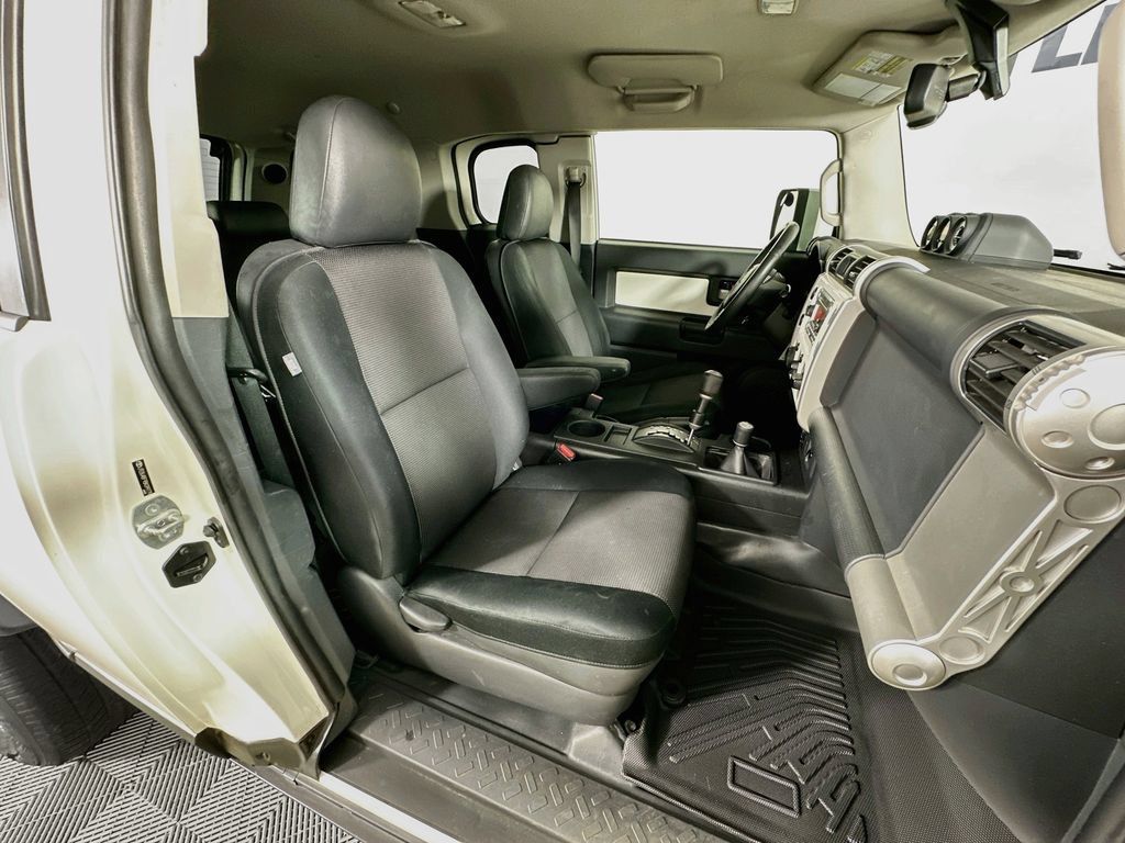 Used 2011 Toyota FJ Cruiser 4WD w/ Upgrade Pkg image 32