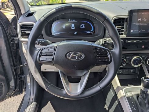 Used 2025 Hyundai Venue SEL FWD image 18