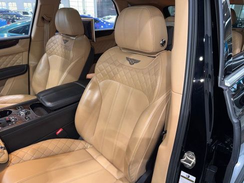 Used 2017 Bentley Bentayga image 44