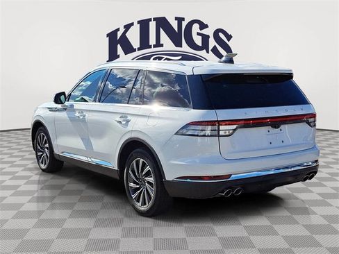 Used 2025 Lincoln Aviator AWD image 3