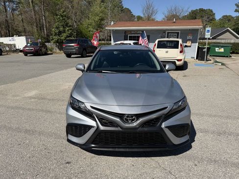 Used 2021 Toyota Camry SE FWD image 2