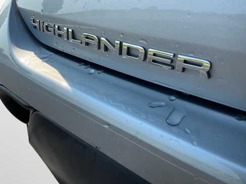 Used 2023 Toyota Highlander LE FWD image 17