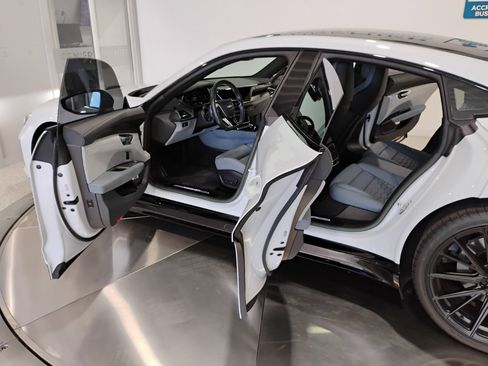 Used 2022 Audi e-tron GT Prestige w/ Prestige Package image 5