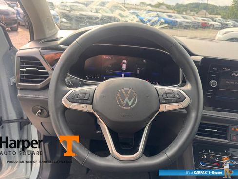 Used 2025 Volkswagen Taos SE AWD/4WD image 17