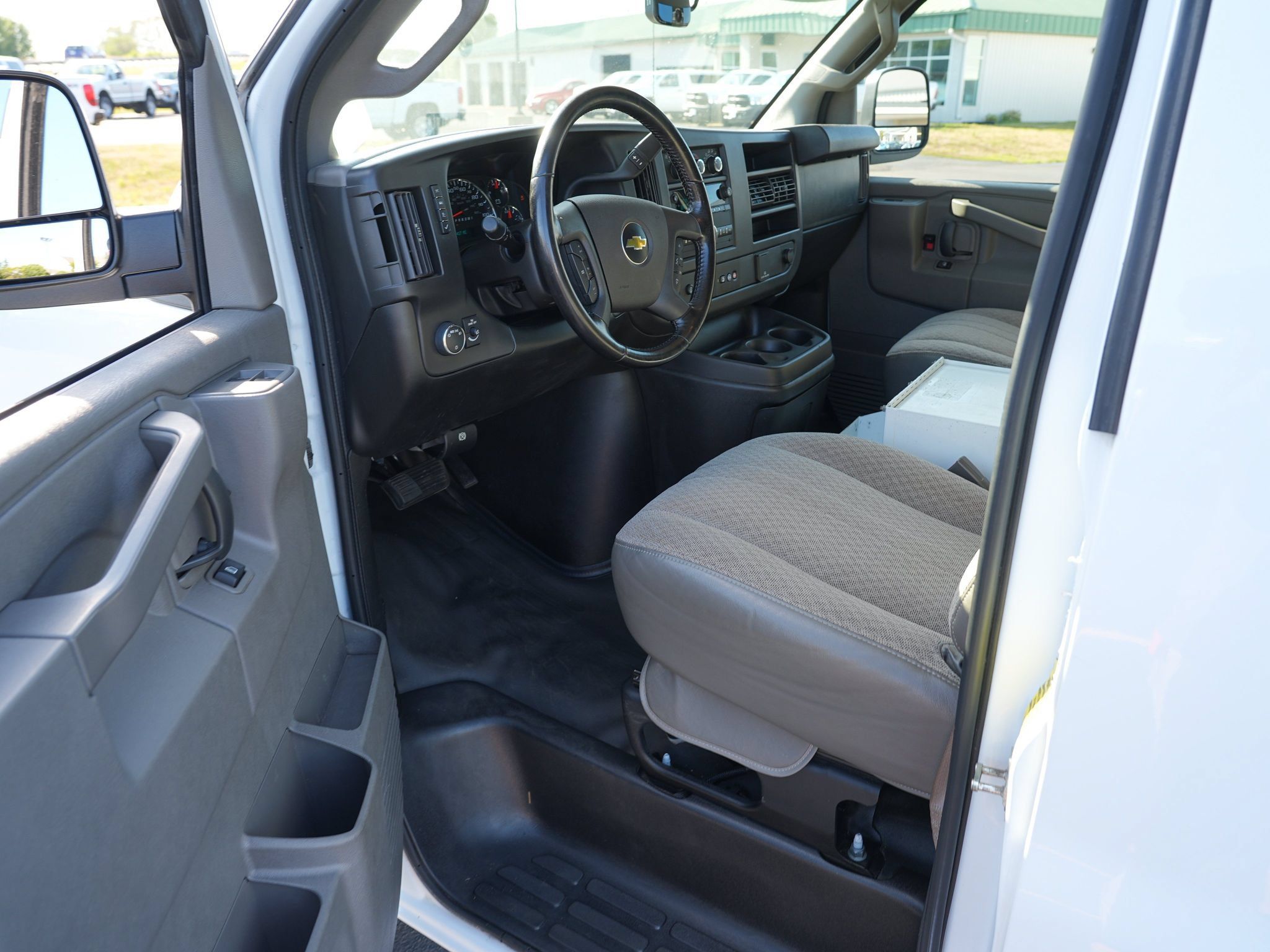 Used 2020 Chevrolet Express 3500 w/ Driver Convenience Package RWD image 13