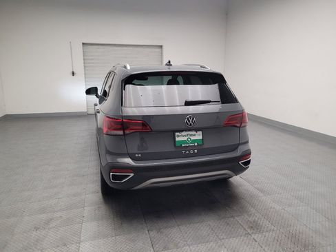 Used 2023 Volkswagen Taos SE FWD image 6