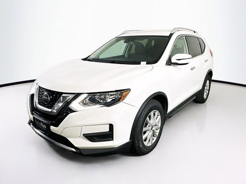 Used 2020 Nissan Rogue SV image 3