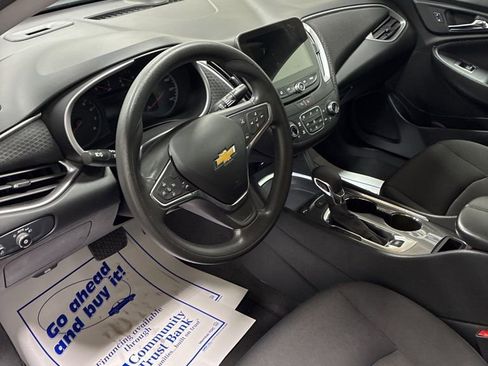 Used 2025 Chevrolet Malibu LT image 11