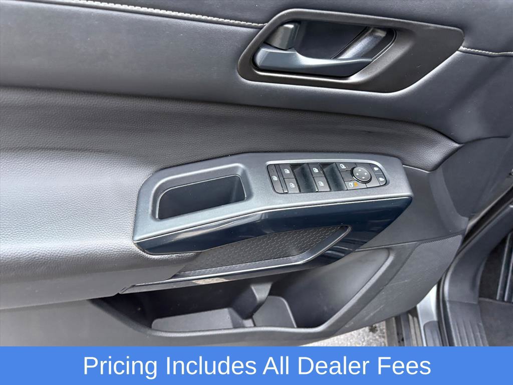 Used 2025 Nissan Pathfinder S AWD/4WD image 24