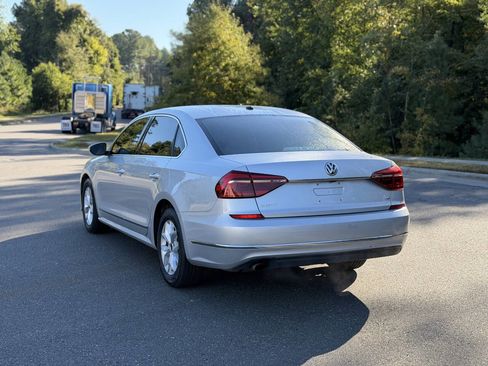 Used 2017 Volkswagen Passat 1.8T S image 5