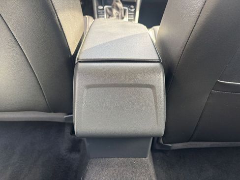 Used 2025 Volkswagen Jetta SE image 24