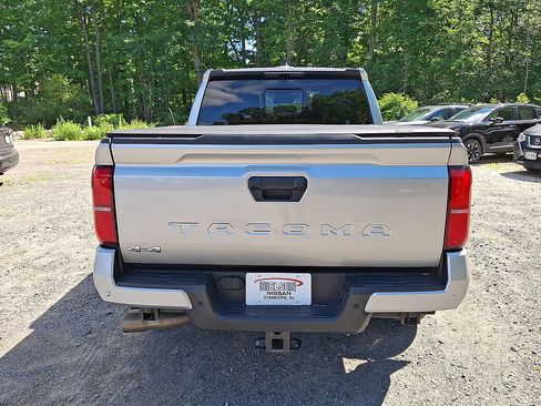 Used 2024 Toyota Tacoma SR5 AWD/4WD image 23