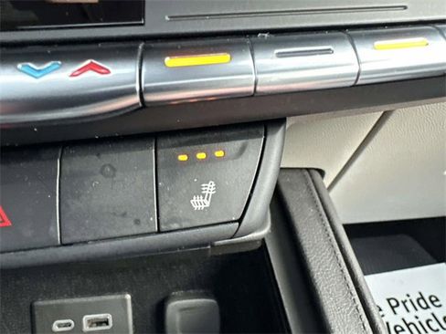 Certified 2023 Cadillac XT4 Luxury w/ Cold Weather Package image 47