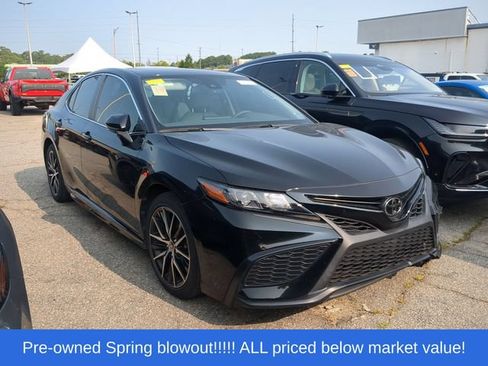 Used 2022 Toyota Camry SE w/ Convenience Package FWD image 5