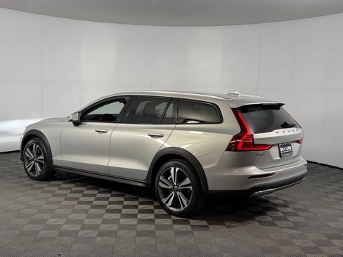 Used 2025 Volvo V60 B5 Cross Country Plus AWD/4WD image 8