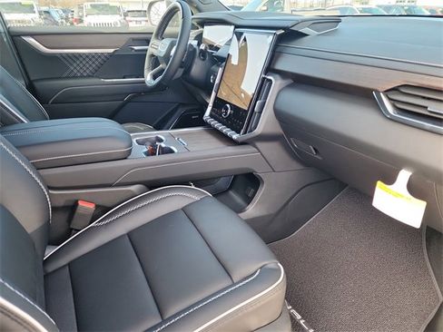 New 2026 GMC Acadia Denali w/ Super Cruise Package image 18