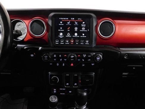 Used 2020 Jeep Wrangler Rubicon w/ Uconnect 4C Nav & Sound Group AWD/4WD image 38