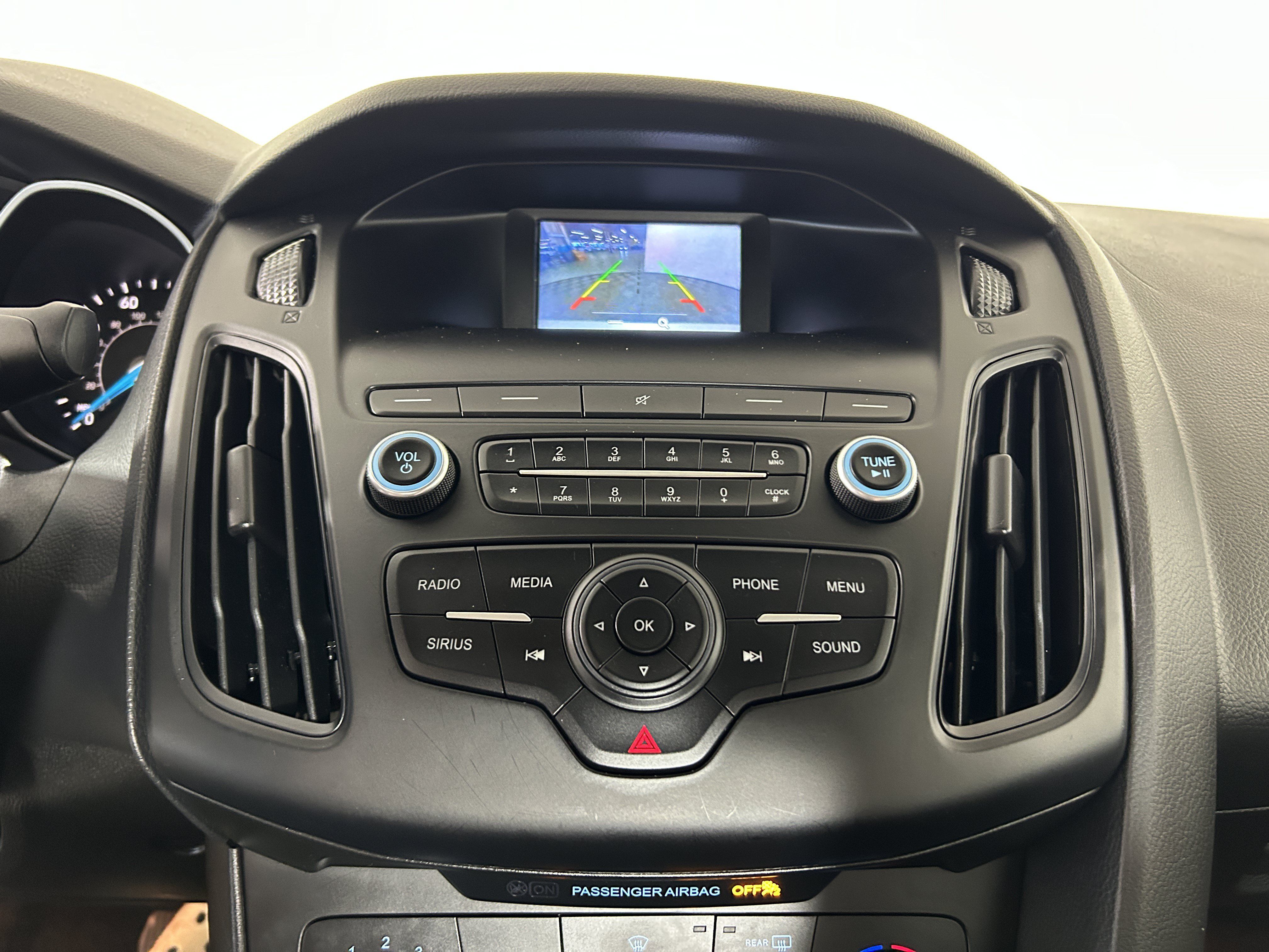 Used 2018 Ford Focus SE FWD image 19