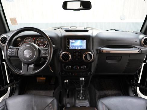 Used 2016 Jeep Wrangler Unlimited Sahara image 11