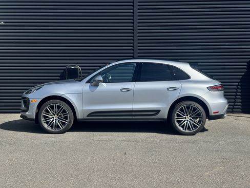 Certified 2026 Porsche Macan AWD/4WD image 2