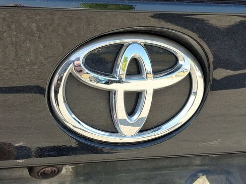 Used 2020 Toyota C-HR XLE FWD image 9