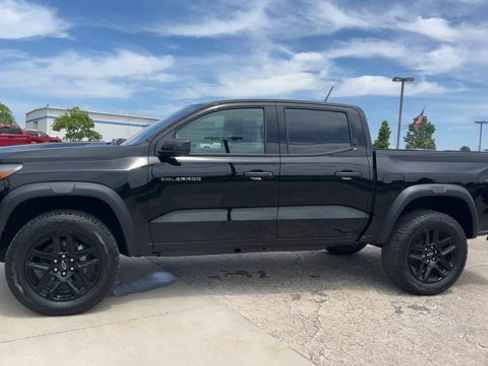 Used 2025 Chevrolet Colorado Trail Boss AWD/4WD image 5