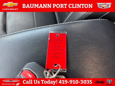 Used 2022 Jeep Wrangler Unlimited Sahara w/ LED Lighting Group AWD/4WD image 31