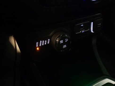 Used 2023 Jeep Renegade Trailhawk image 28