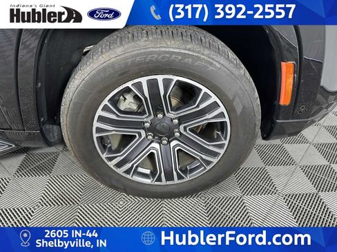 Used 2023 Jeep Wagoneer L Series II AWD/4WD image 10