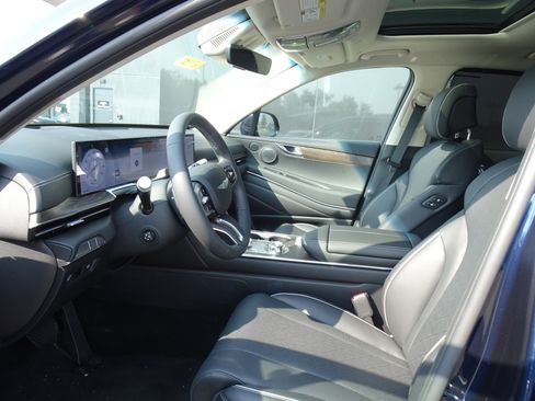 New 2025 Genesis GV80 2.5T Prestige image 9