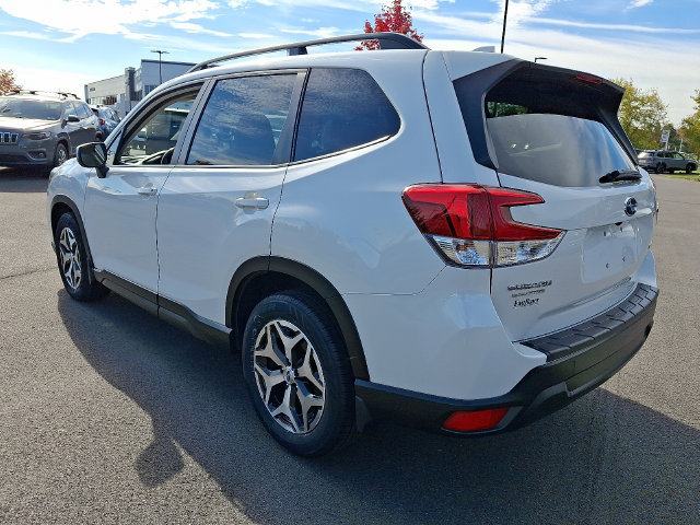 Used 2021 Subaru Forester Premium AWD/4WD image 5