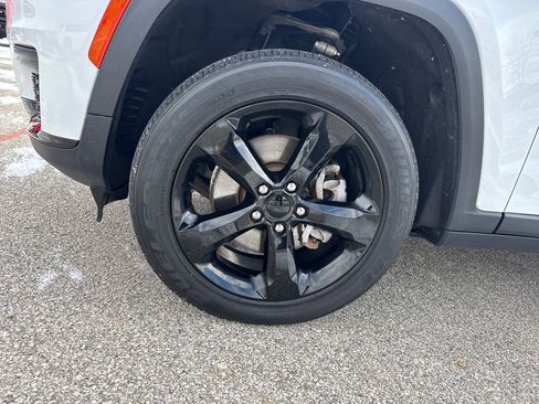 Certified 2022 Jeep Grand Cherokee L Laredo image 40