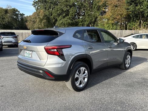 Used 2024 Chevrolet Trax LS w/ Driver Confidence Package image 5